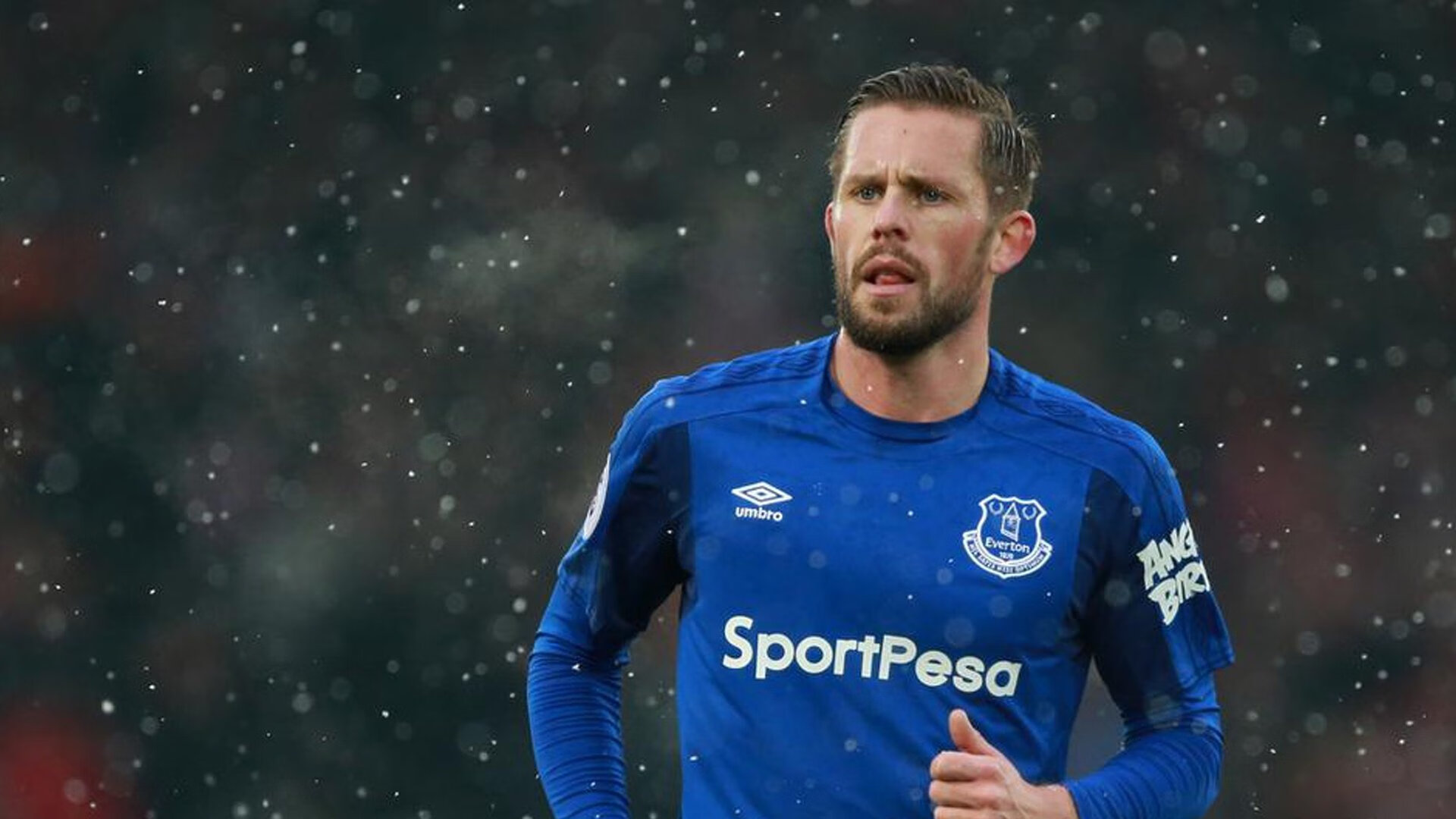 “雪山攀登：高原赛段的极速对决”，6000米雪山攀登